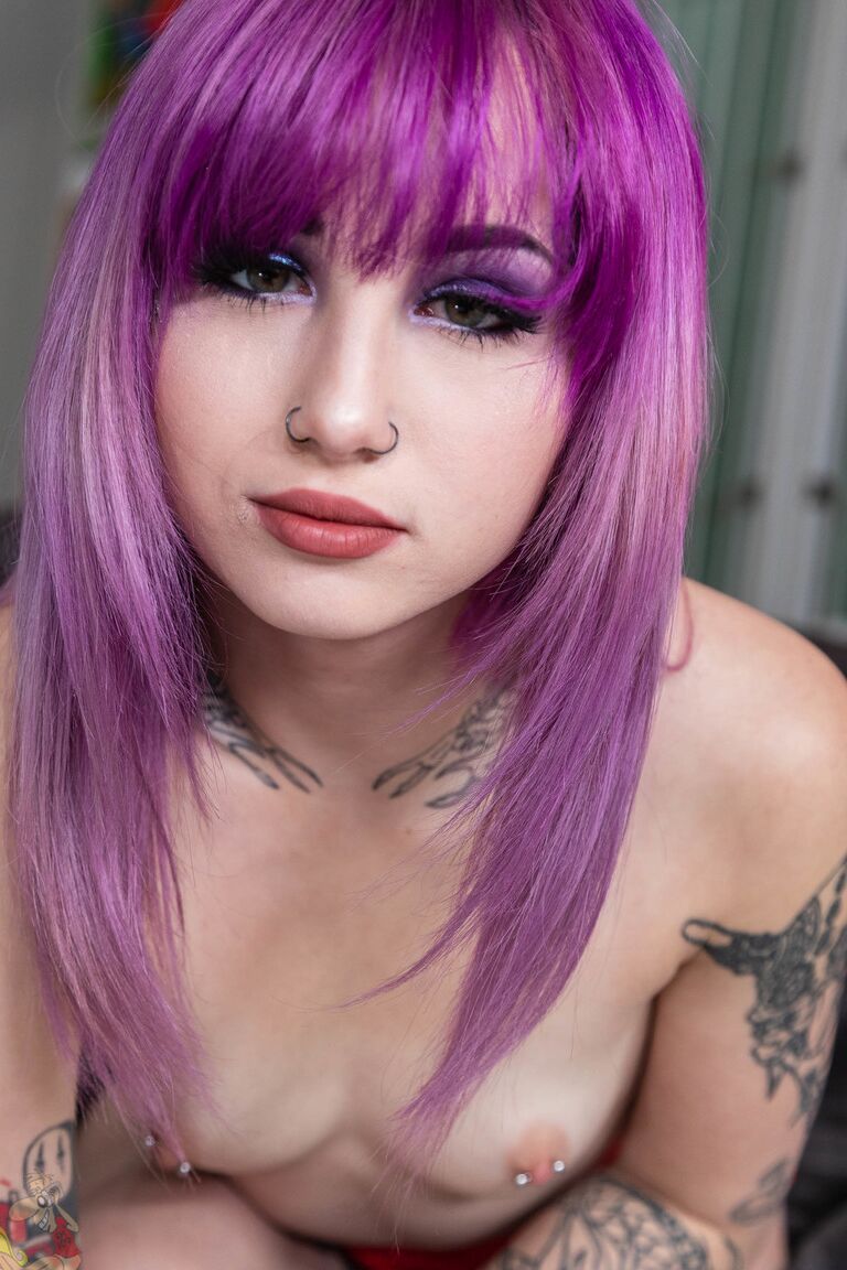 15P Tattooed girl with dyed hair gets banged during a bout of POV fucking
