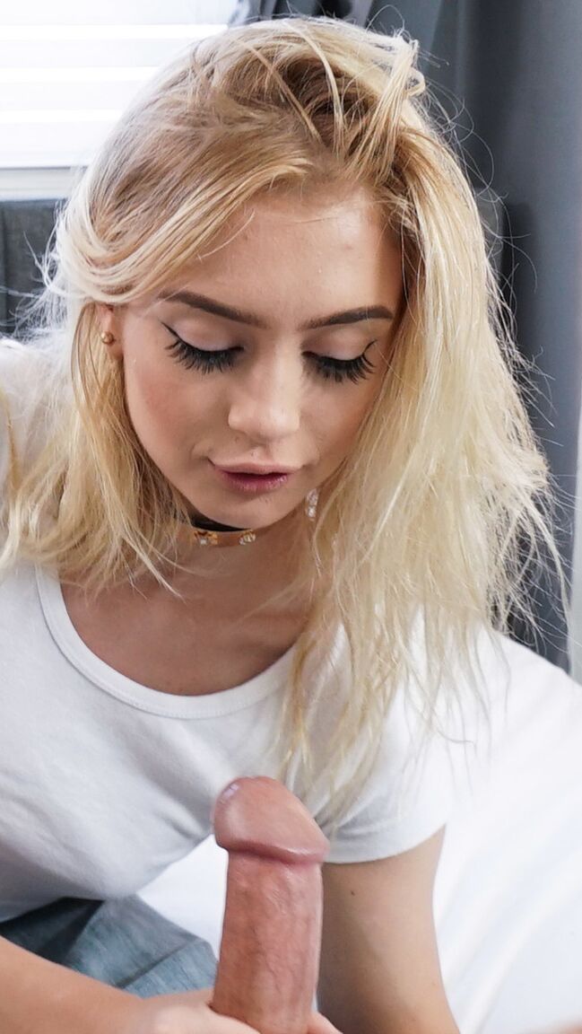 18P Guy erwischt Stiefschwester Anastasia Knight beim Masturbieren und fickt aufgeregte Blondine