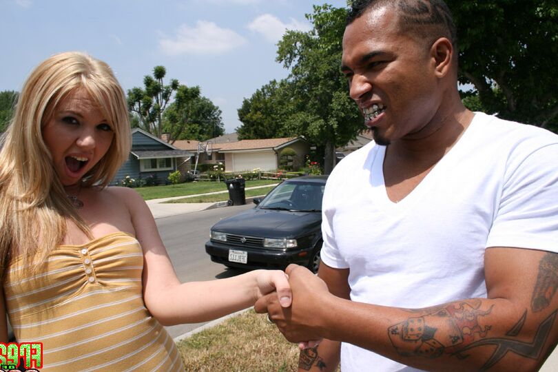 16P A adolescente safada Lindsay Kay é punida com um pau enorme e bukkake