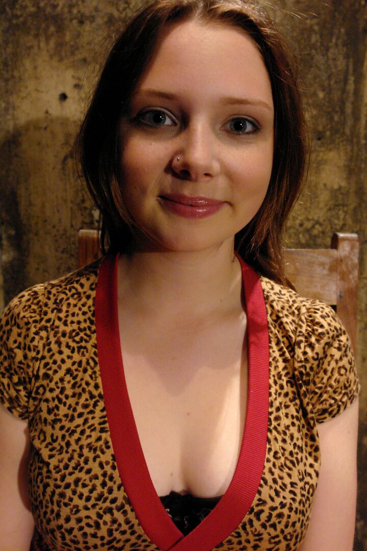 21P Buceta Com Fio Princesa Donna Dolore, Sara Scott