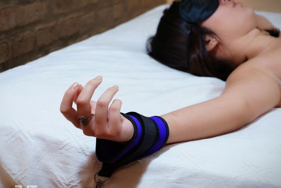 16P Real life lesbians Chela and Petra finger wet beavers during bondage play