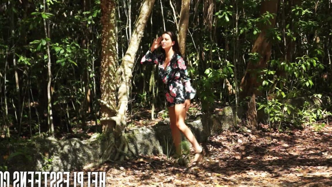 15P A adolescente encalhada Renee Roulette transa com um cara em sua van para uma carona para casa