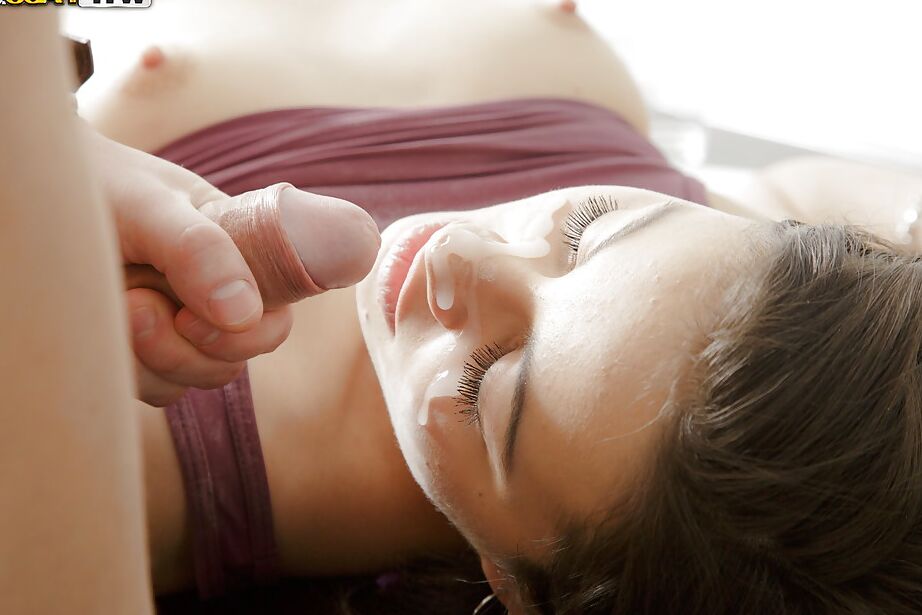16P Beautiful girlfriend Izi taking boyfriend's warm jizz on pretty face
