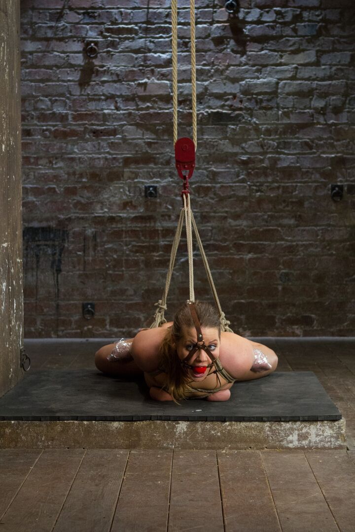 21P Hogtied Ashlynn Leigh, Odile