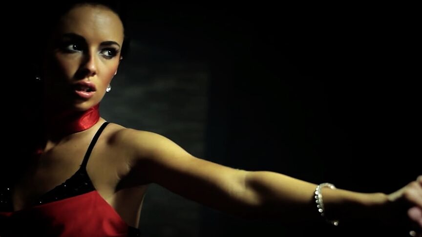 12P Gina and Thomas dances a slow and sensual dance of tango as a prelude to a