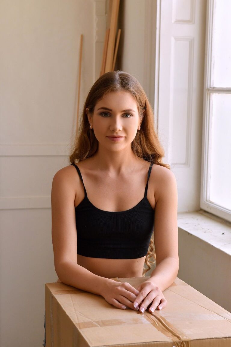 21P A europeia Mary Rock fica com a bunda cheia de carne masculina gorda