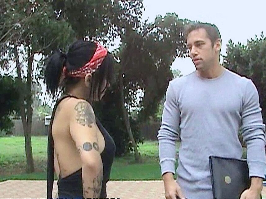 18P Le bel étalon Johnny Castle baise la sale renarde tatouée Regan Reese