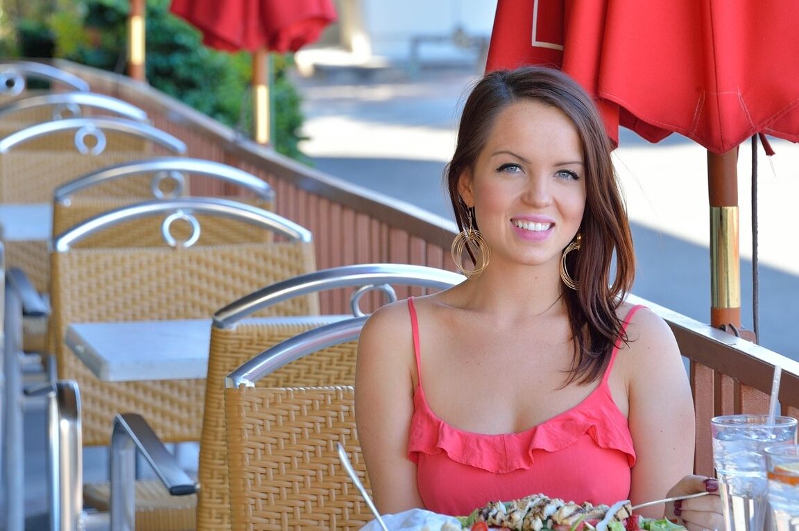 21P American beauty Addison flashes her tits and masturbates in public