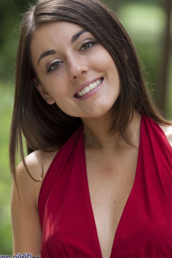 16P Adolescente selvagem lindo seduz padrinho em casamento ao ar livre para o velho chupar