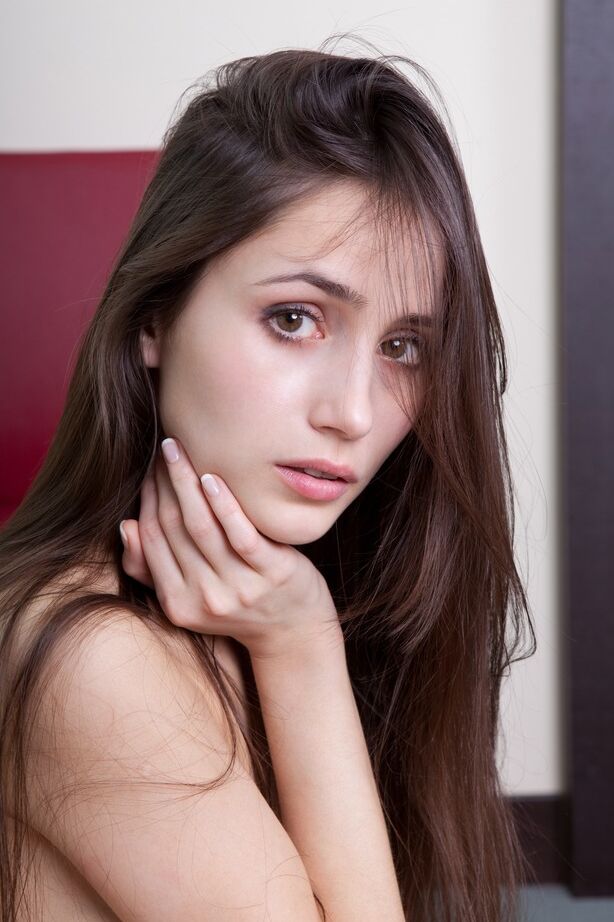 18P Totally naked teen Anna Ak strikes great poses afore and on mirrors