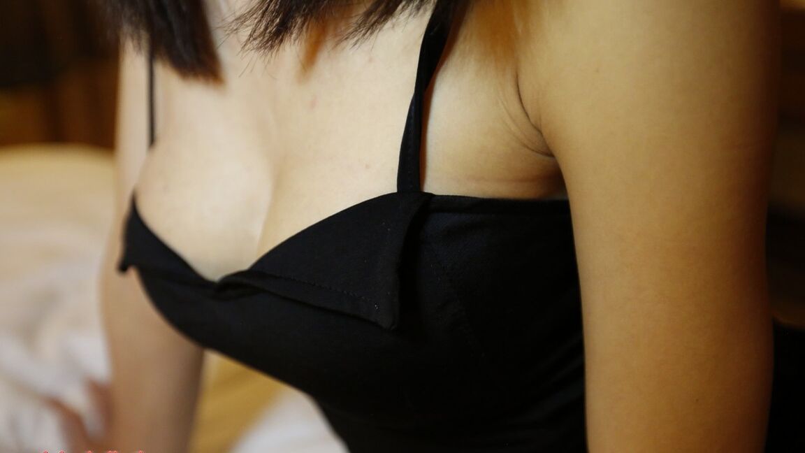 12P 24-jähriger vollbusiger thailändischer Ladyboy fickt und lutscht weißen Schwanz