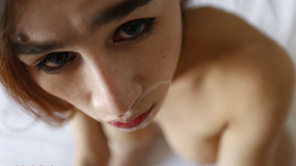 12P Ladyboy tailandês peituda de 20 anos chupa e fode pau branco até secar e gozar