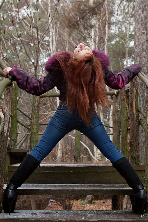 16P Young redhead Solana shows her bare ass and bald twat in tempting poses