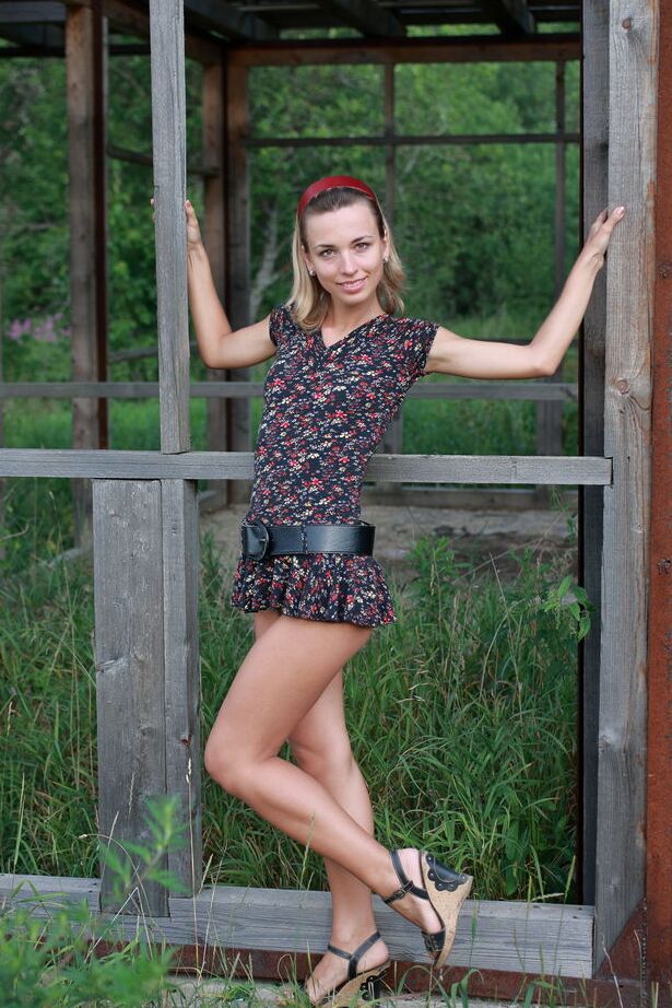 16P Charming 18 year old Nicole V strips naked afore an abandoned greenhouse