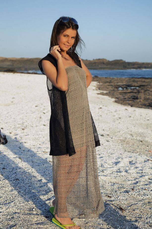 18P Solo model Zelda B strikes great poses while partly submerged in a tidal pool