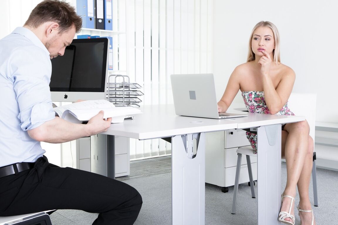 18P La superbe teen blonde Cayla Lyons veut une grosse bite et elle l'obtient