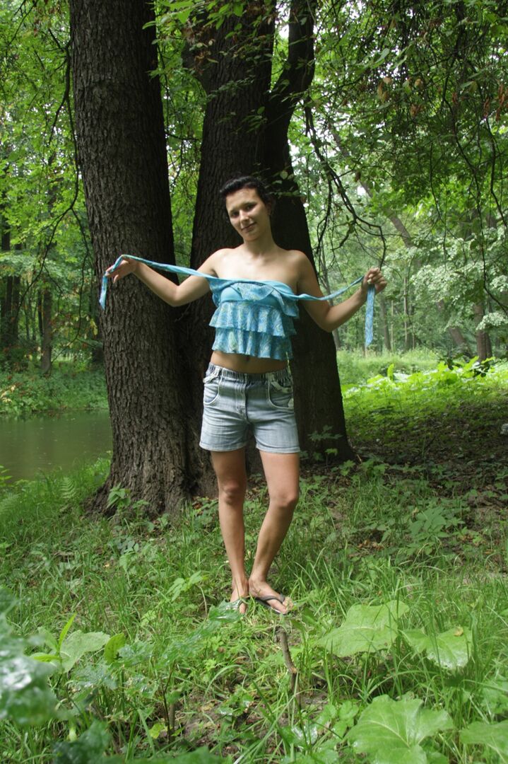 20P Outdoor-Masturbation macht in Städten nicht so viel Spaß wie in der Natur, hier ist ein