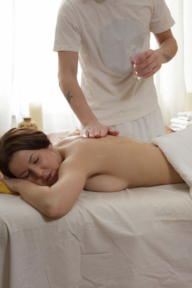 21P Brünettes Mädchen mit Pferdeschwanz Argentinien wird von einem Masseur gefickt