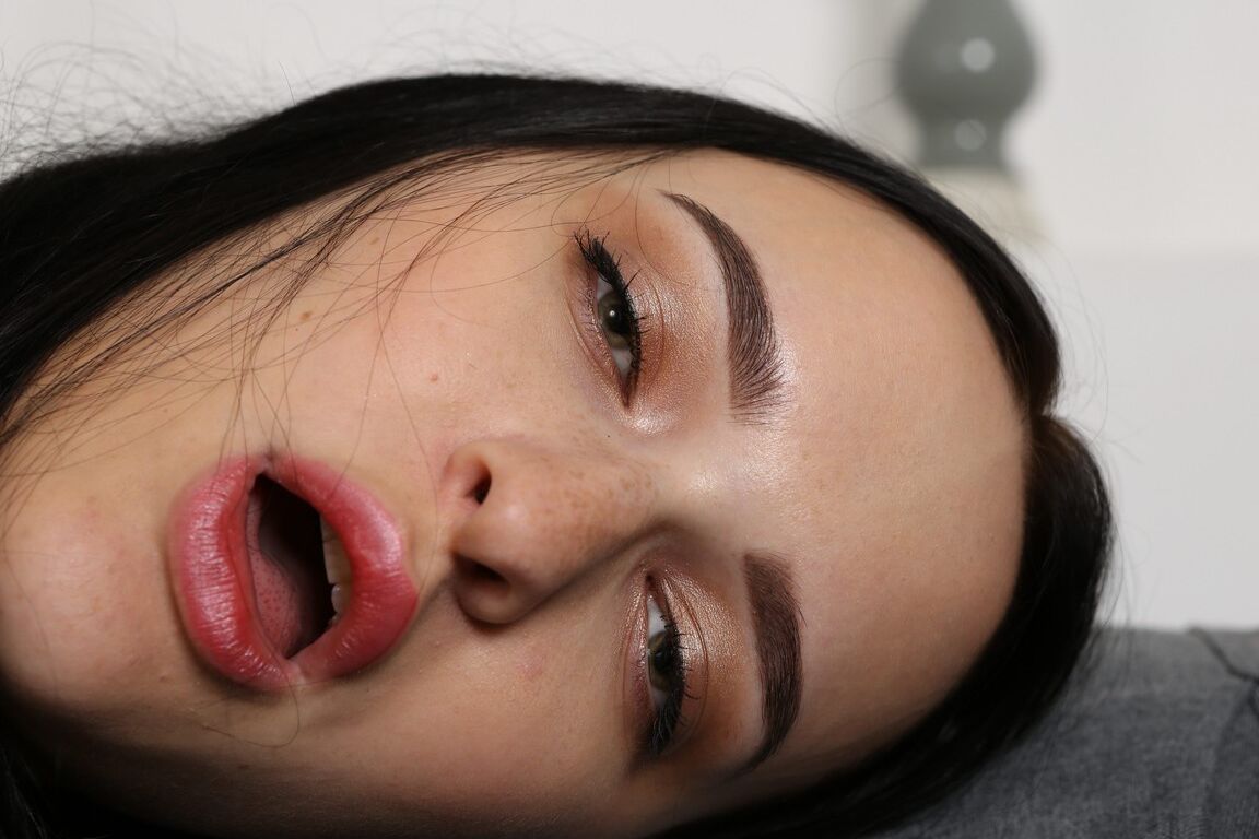21P Adolescente russa safada Sasha Sparrow se masturba