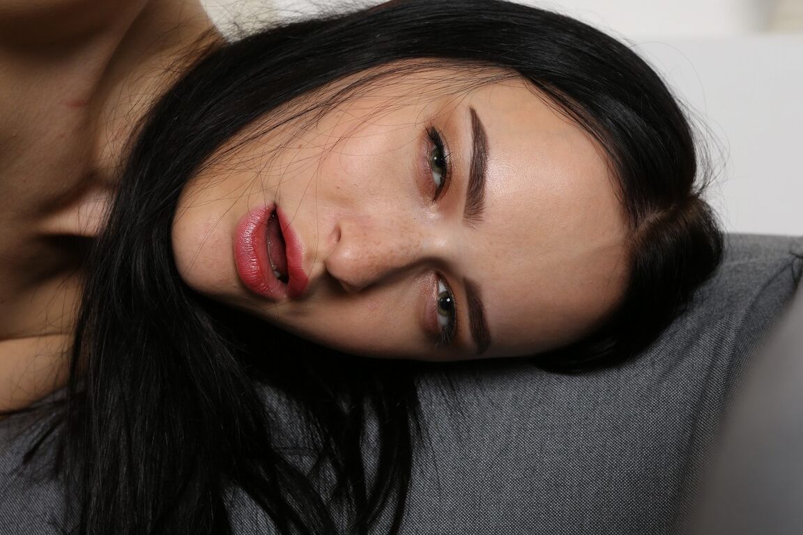 21P Adolescente russa safada Sasha Sparrow se masturba
