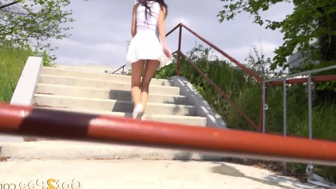 15P Raven haired hottie squats and pees outside