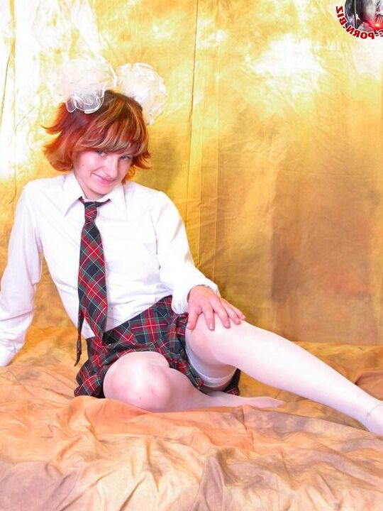 17P 大学の制服を脱いで小さな女の子と遊ぶ素晴らしいかわい子ちゃん