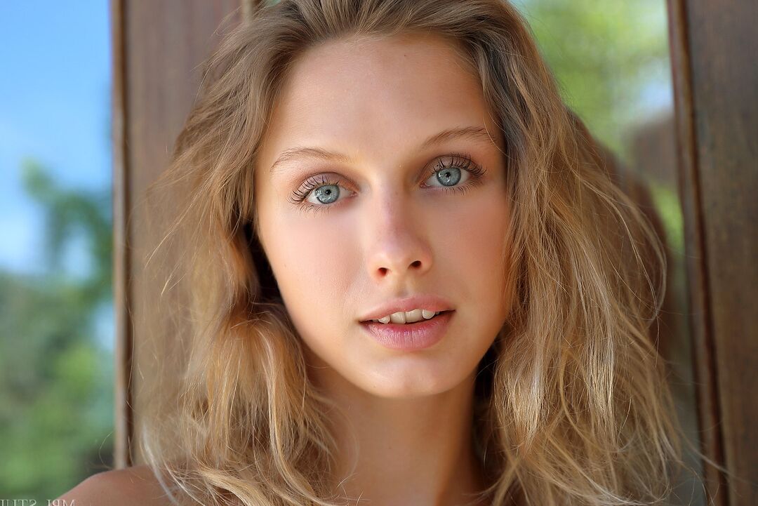 12P Pretty blonde gets totally naked outside a rustic dwelling