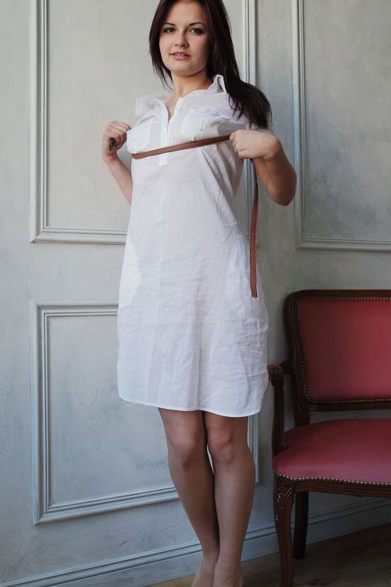 18P Gorgeous brunette filly Dulcia loves stripping and stretching her twat