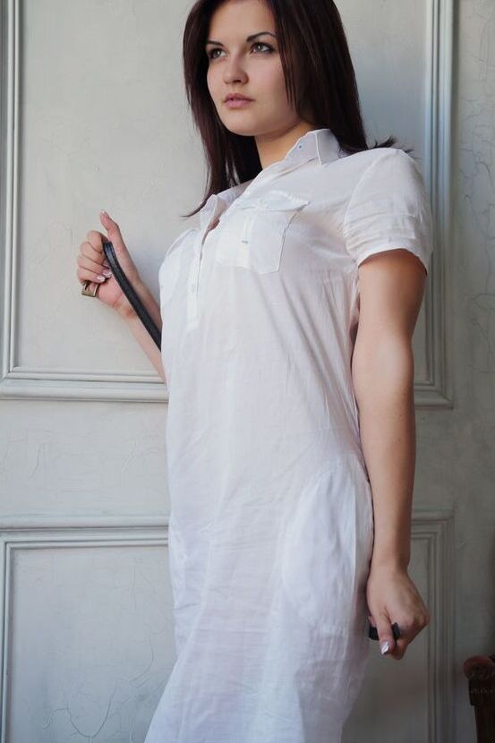 18P Gorgeous brunette filly Dulcia loves stripping and stretching her twat
