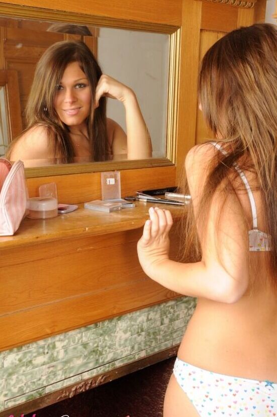 12P namorada transexual fazendo strip-tease no quarto