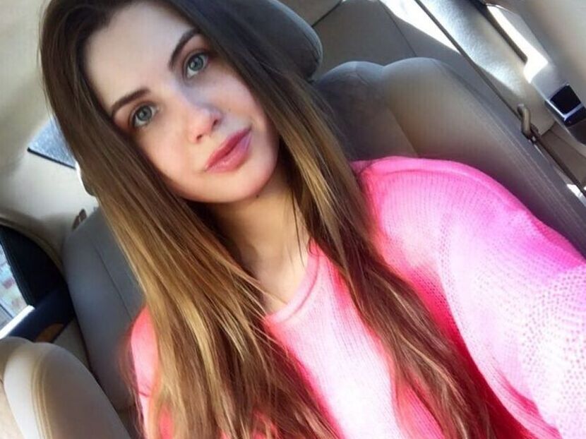 12P Sexy Schönheit Elle Rose macht ein oder zwei Selbstfotos, um ihren sexy Körper zur Schau zu stellen