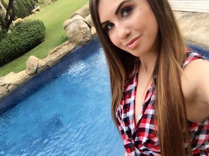 12P Sexy Schönheit Elle Rose macht ein oder zwei Selbstfotos, um ihren sexy Körper zur Schau zu stellen