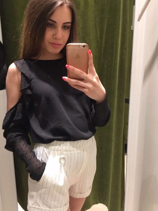 12P Sexy Schönheit Elle Rose macht ein oder zwei Selbstfotos, um ihren sexy Körper zur Schau zu stellen
