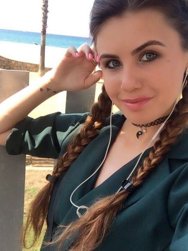 12P Sexy Schönheit Elle Rose macht ein oder zwei Selbstfotos, um ihren sexy Körper zur Schau zu stellen