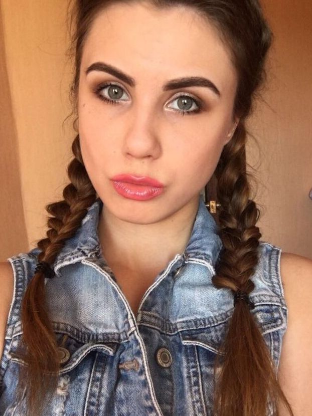 12P Sexy Schönheit Elle Rose macht ein oder zwei Selbstfotos, um ihren sexy Körper zur Schau zu stellen