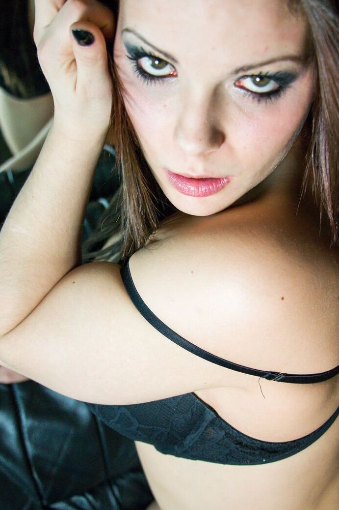 16P Femout XXX Lily Queen