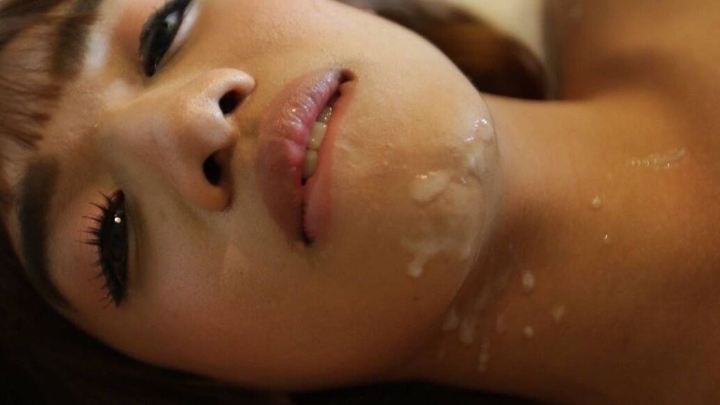 12P Ladyboy tailandês de 19 anos chupa pau de turista e faz tratamento facial