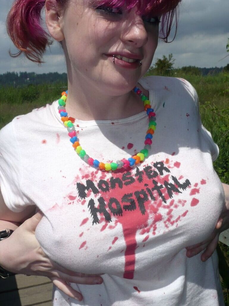 12P Emo teen proves that she has no bra on when she lifts her top on the way home