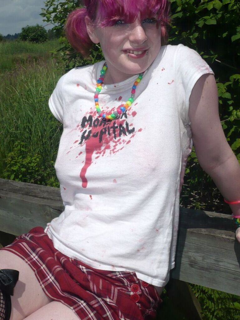 12P Emo teen proves that she has no bra on when she lifts her top on the way home