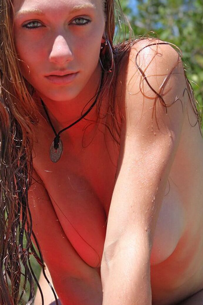 21P Molhada adolescente Nathaly exibindo seu corpo sexy