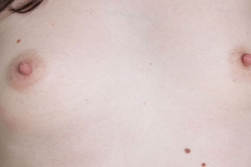 20P Morena incrível e alucinante em seu vestido erótico fica totalmente nua para