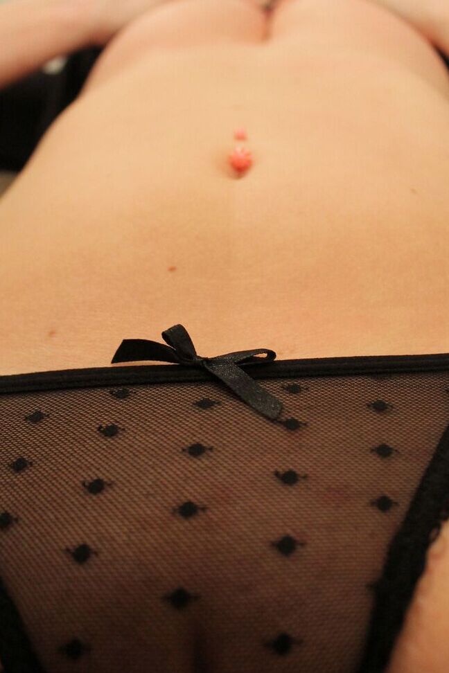 12P 初めてのそばかす 18 からかい中にパンチラ中に黒いパンティーが透けて見える