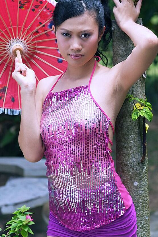 16P Thai Cuties Roter Sonnenschirm