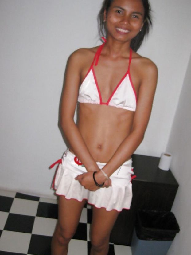 16P シャワーを浴びて犯される小さなおっぱいのスキニーアジア人美女