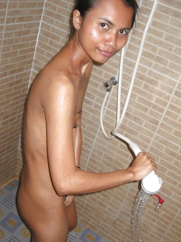 16P シャワーを浴びて犯される小さなおっぱいのスキニーアジア人美女