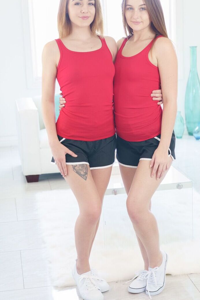 20P Stiefschwester Rosalyn Sphinx und Danni Rivers haben Sex mit einem gemeinsamen Freund