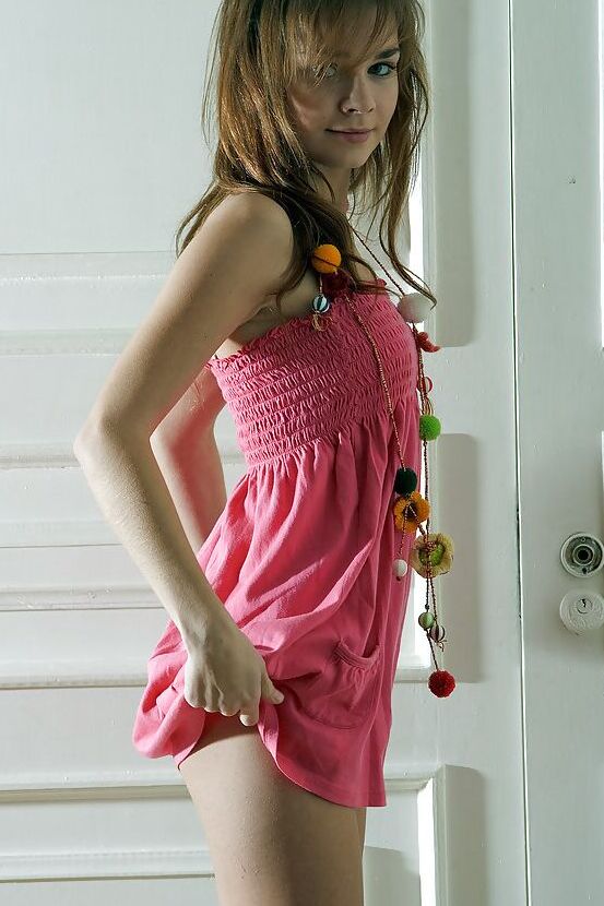 16P Justine, une ado en talons hauts