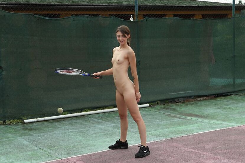 16P Fit amateur Tera Link slide a banana in her bald slit after playing tennis