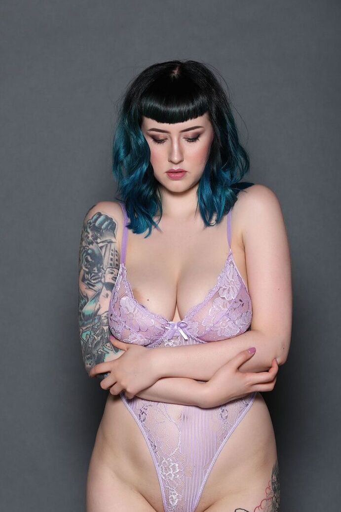 21P Fatty model Lisha Blackhurst displays her inked curves and big juggs & strips