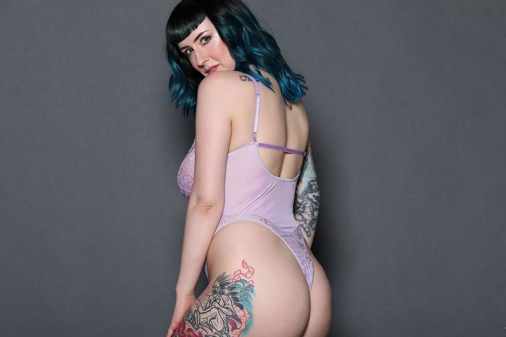 21P Fatty model Lisha Blackhurst displays her inked curves and big juggs & strips